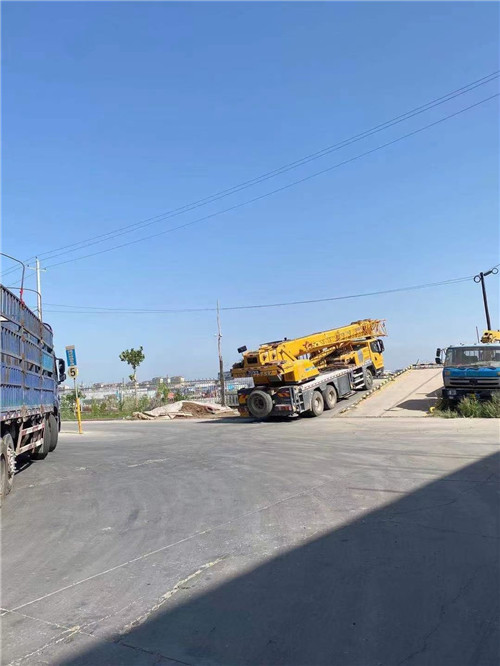 炉霍县25吨吊车的租赁价格大概是多少？