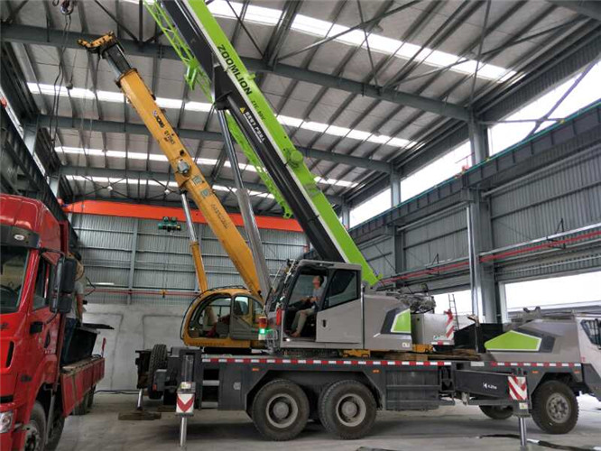 炉霍县高空车出租需要注意哪些安全事项？