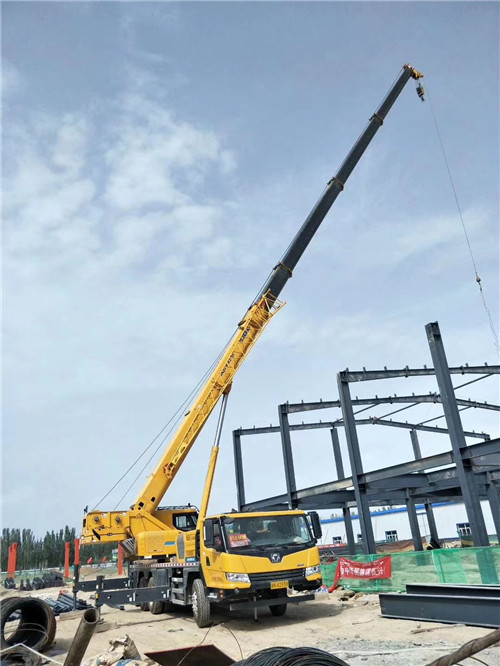 炉霍县超高层建筑钢结构吊装案例